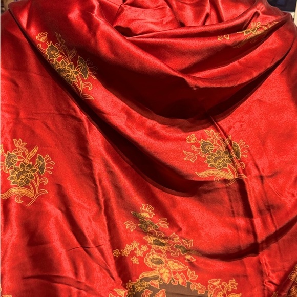 💫 Rare Vintage Victoria’s Secret Red Satin Shawl and / or Pashmina 💫 - Picture 16 of 16